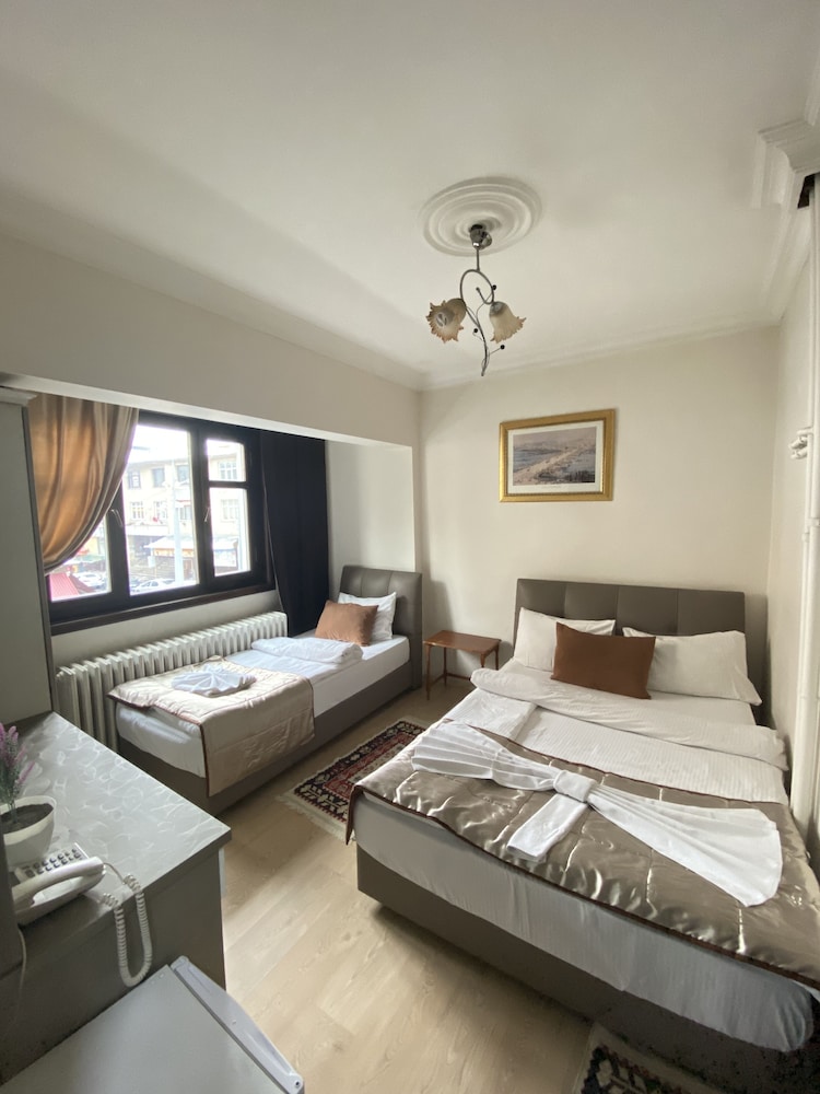 Economy Triple Room, Multiple Beds photo 2