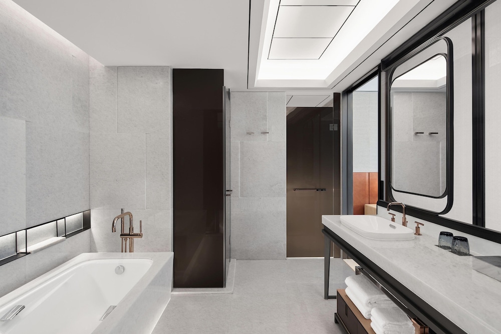 Studio Suite, 1 King Beds, Executive Lounge Access - Photo 6