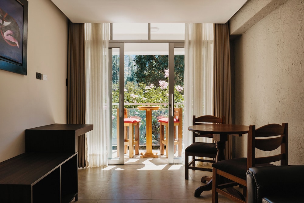 Master Suite with Balcony photo 3