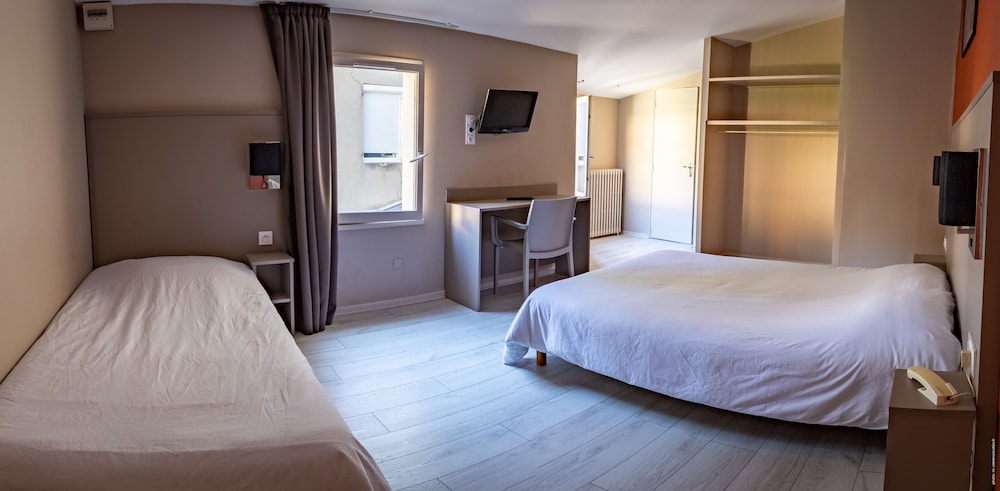 Superior Quadruple Room photo 2