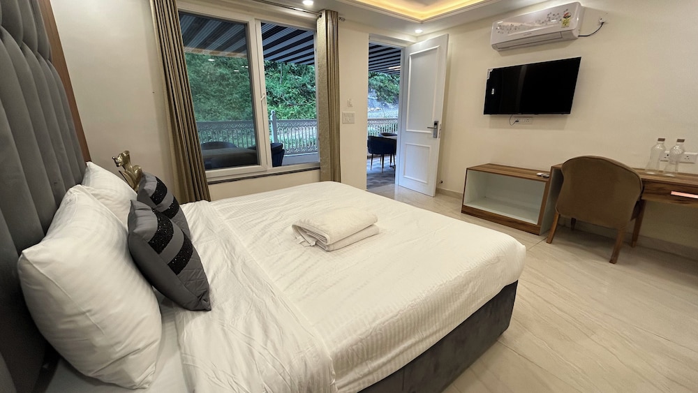 Deluxe Room, Hill View