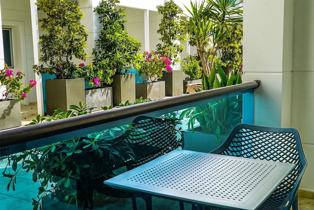 Standard Room, Balcony thumbnail 5