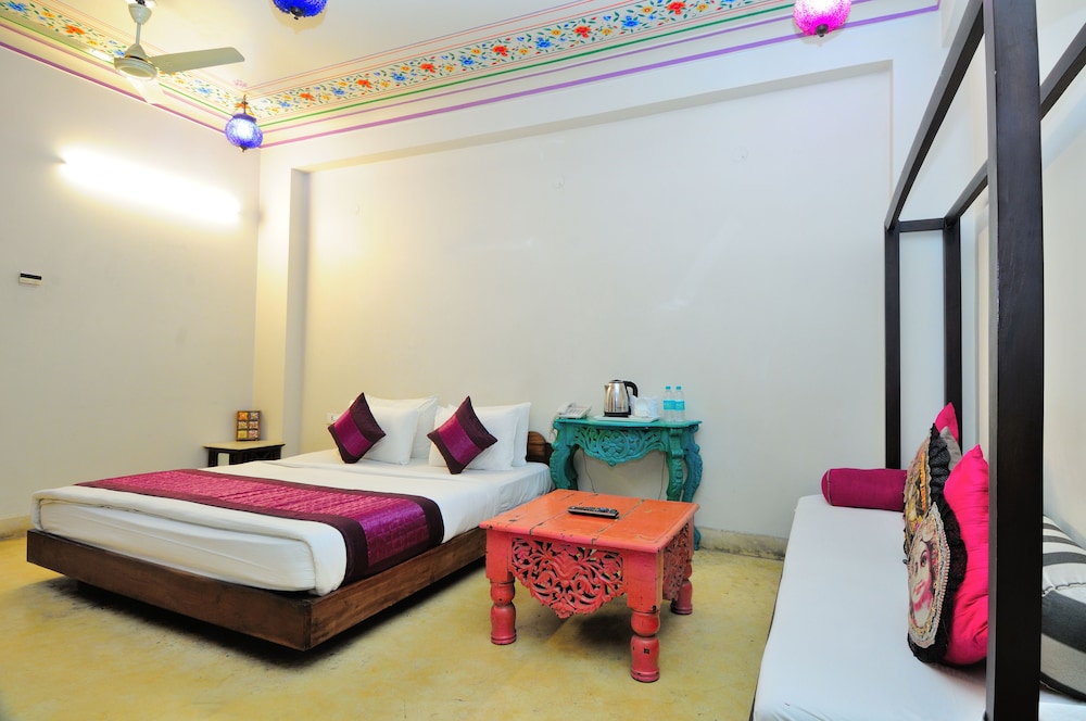 Deluxe Room - Photo 7