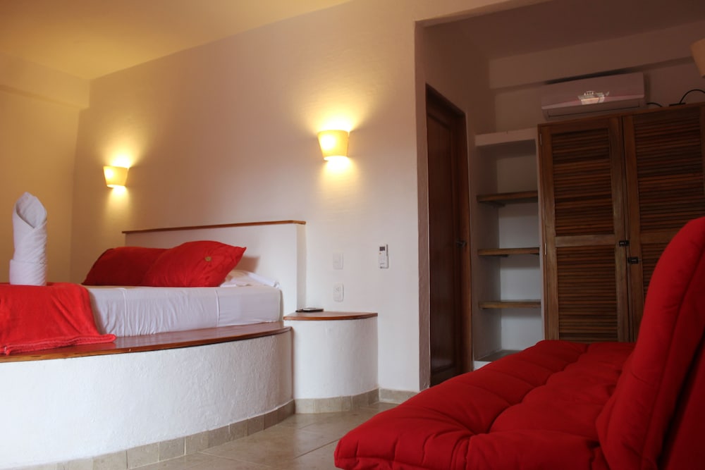 Deluxe Room - Photo 5