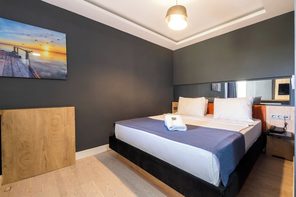 Double Room with Partial Bosphorus View photo 1