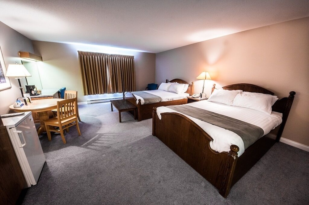 Standard Room, 2 Queen Beds photo 1