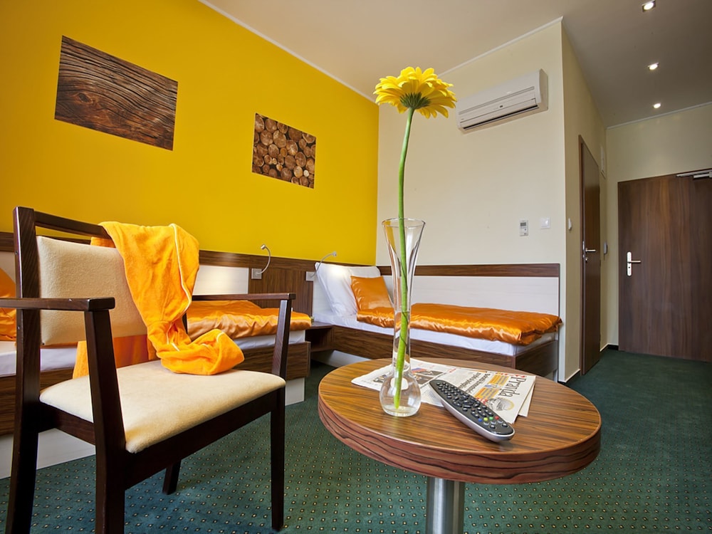 Business Twin Room photo 3