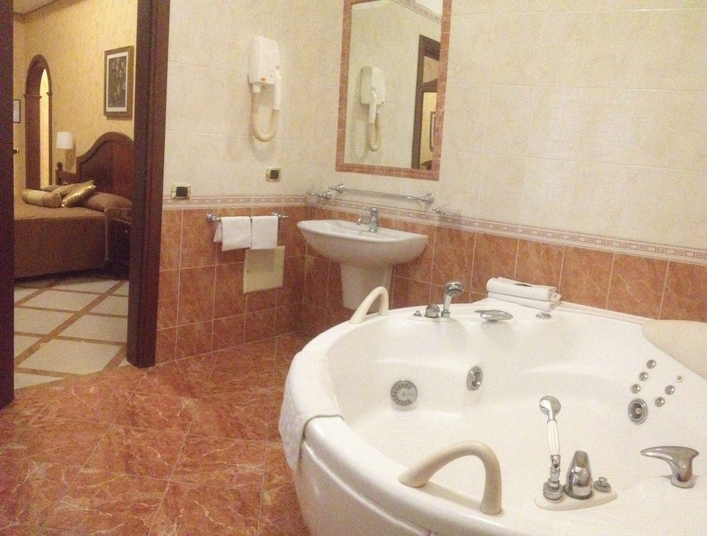 Superior Room, Jetted Tub photo 3