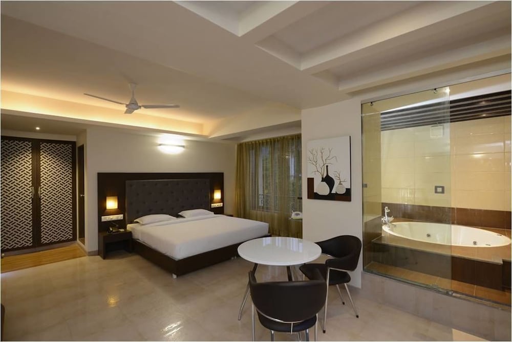 Luxury Double Room, 1 Bedroom, Smoking, Jetted Tub
