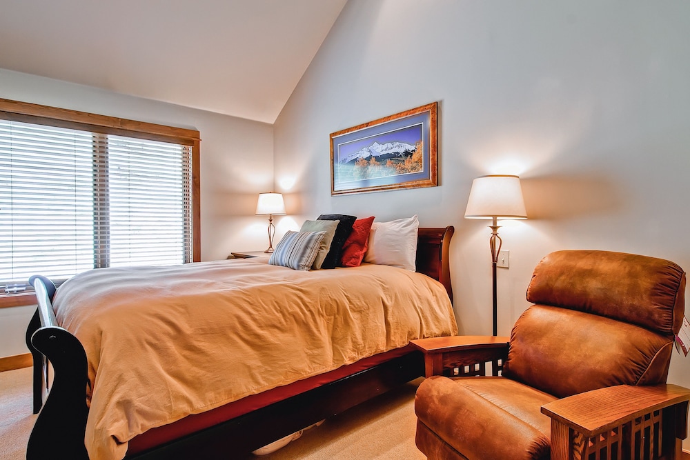 Condo, Multiple Beds (TERRACES 502)