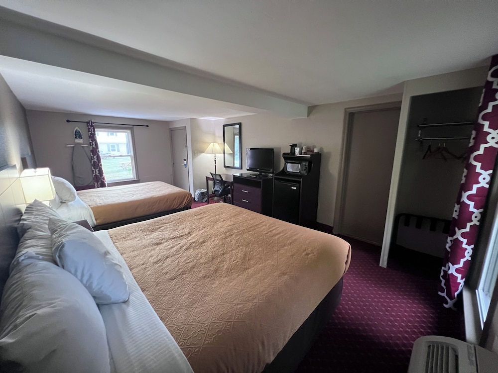 Room, Multiple Beds, Non Smoking - Photo 4