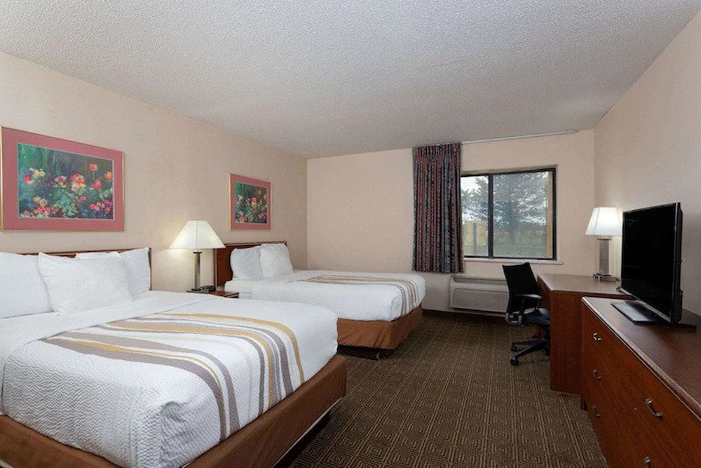 Comfort Room, 2 Queen Beds, Non Smoking - Photo 3