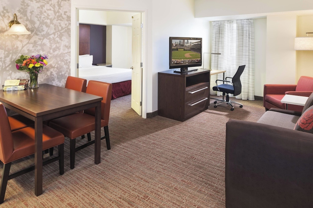Suite, 2 Bedrooms - Photo 1