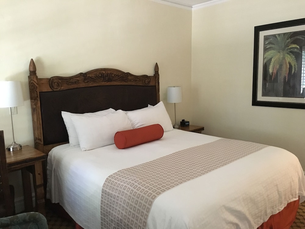 Basic Room, 1 Queen Bed (Near Lobby And Stairway)