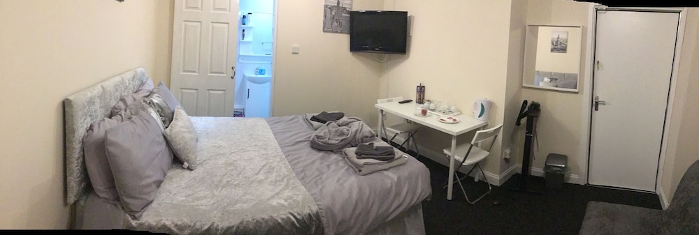 Family Room, Shared Bathroom photo 1