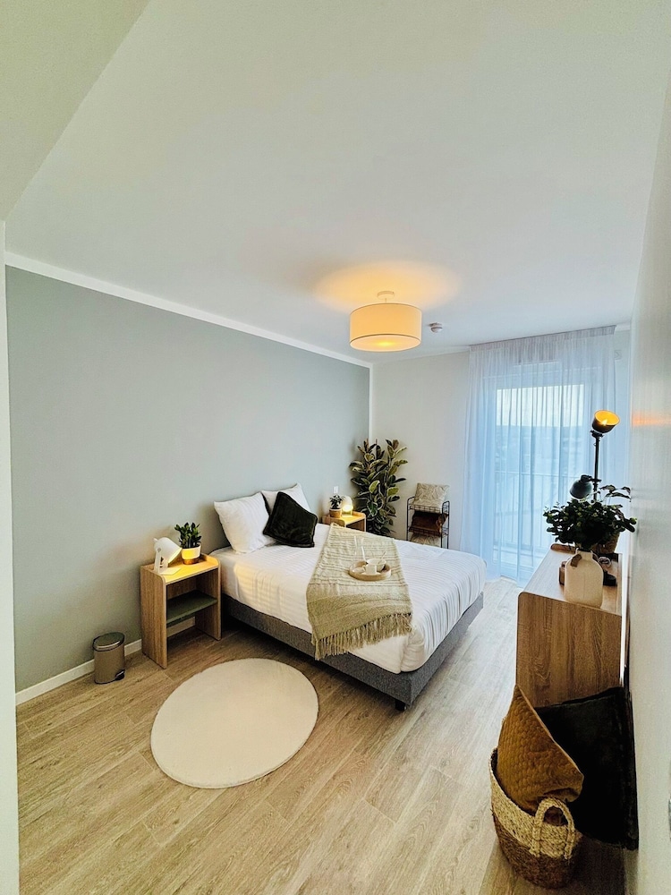 Basic Apartment, Balcony photo 1