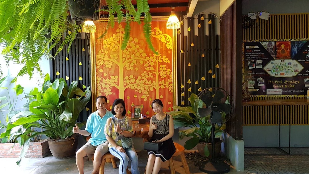 Family for 4 photo 3
