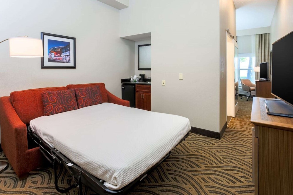 Suite, 1 King Bed, Non Smoking - Photo 3