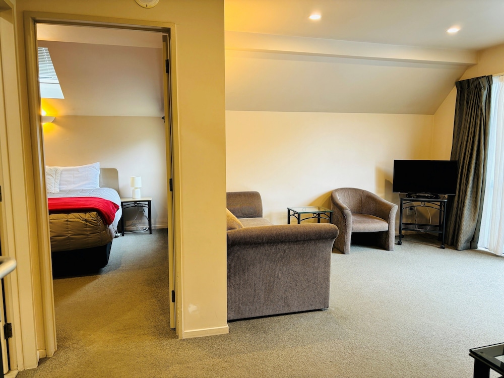 Classic Apartment, 1 King Bed with Sofa bed photo 1