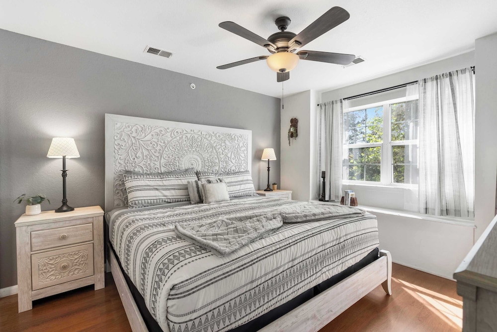 Condo, Multiple Beds, Kitchen (Valley View Treehouse)