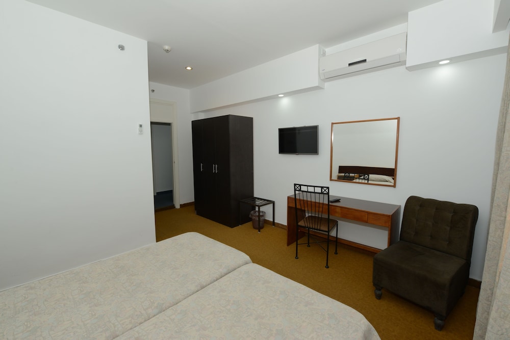 Standard Triple Room, City View photo 2