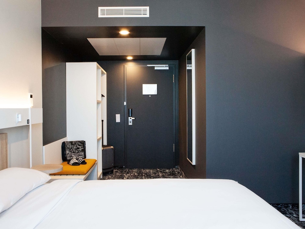 Standard Room, 1 Queen Bed photo 3