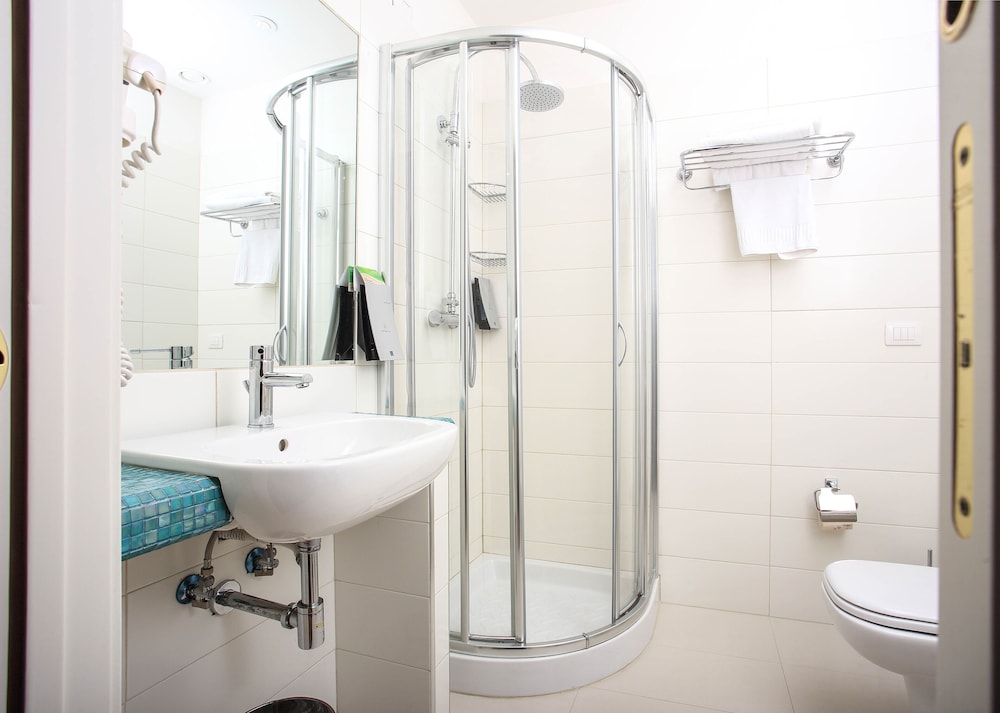 Double or Twin Room, Park View - Photo 7
