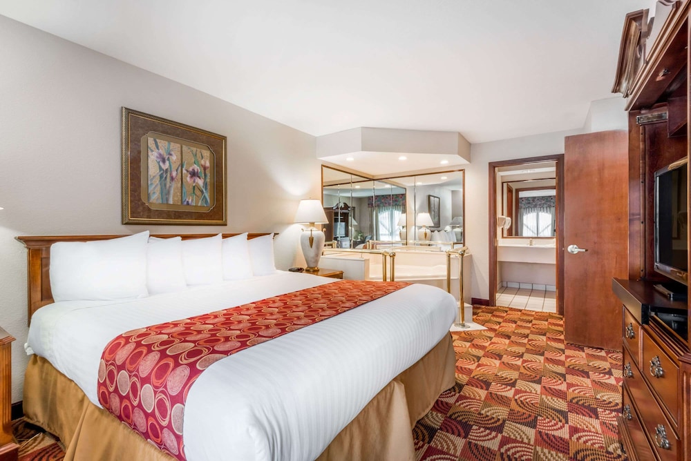 Upgraded, Room, 1 Queen Bed, Non Smoking, Jetted Tub - Photo 2