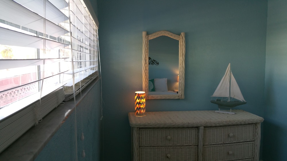 Suite, 1 King Bed, Kitchenette photo 1