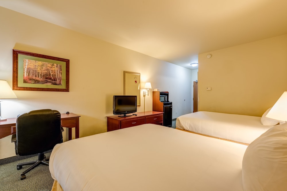 Standard Room, 2 Queen Beds - Photo 6