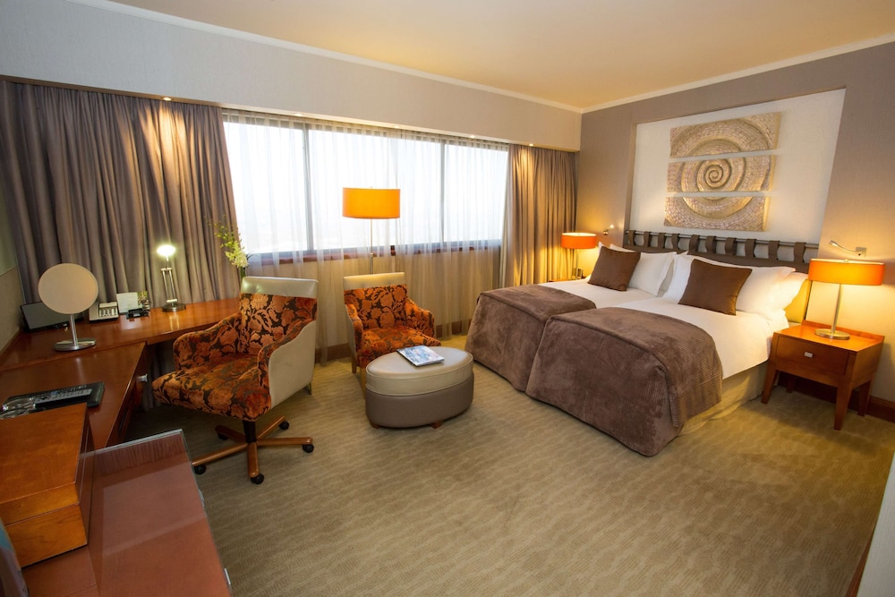 Sandton Towers Deluxe Double or Twin Room photo 3