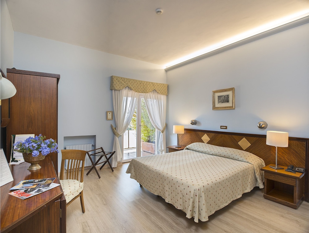 Standard Double Room Single Use photo 3