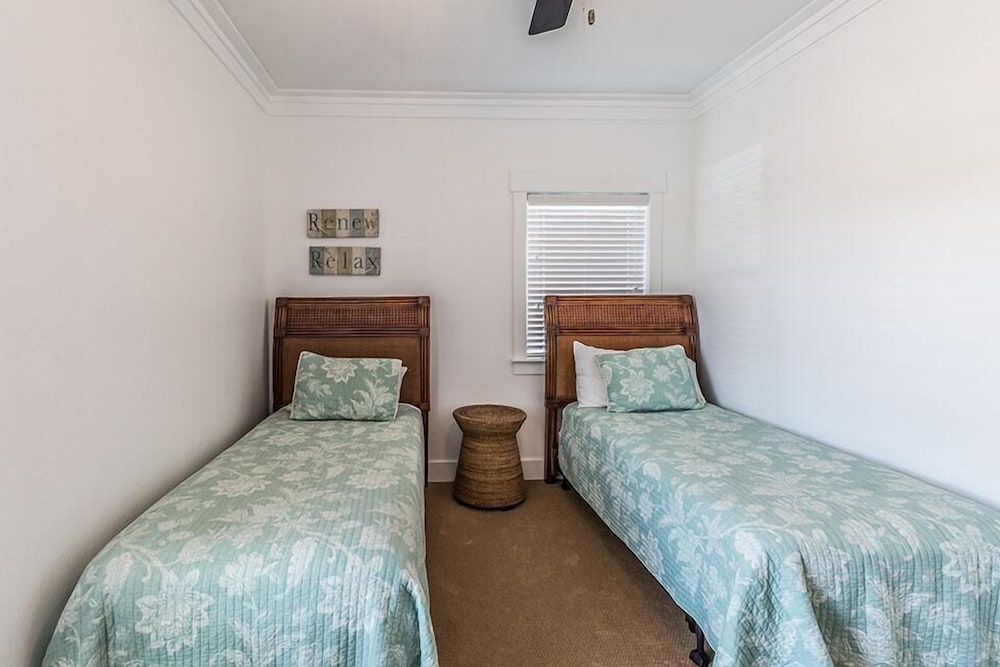 House, 6 Bedrooms, Ocean View, Beachfront photo 3