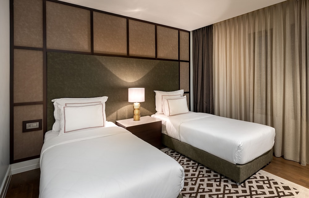 Signature Suite