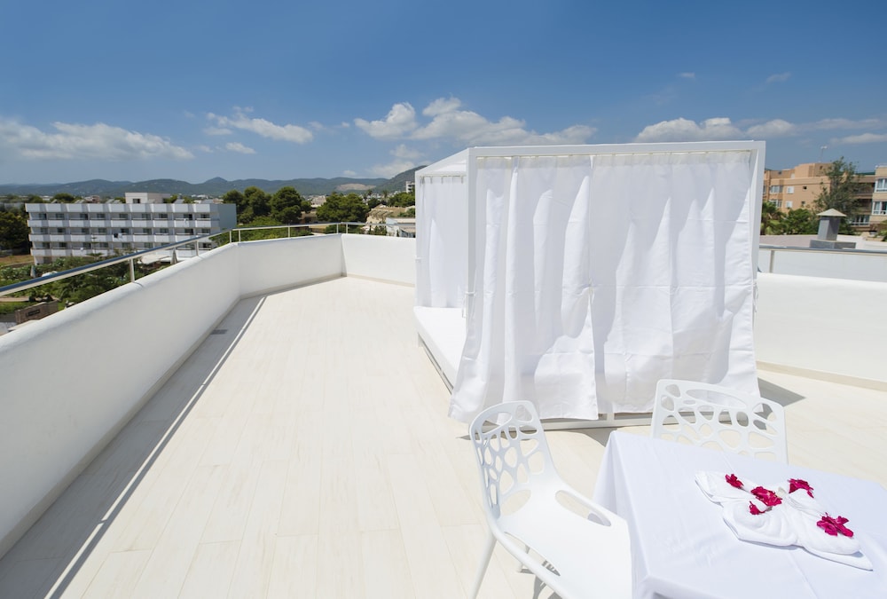 Deluxe Studio, Terrace (Cama Balinesa) photo 3