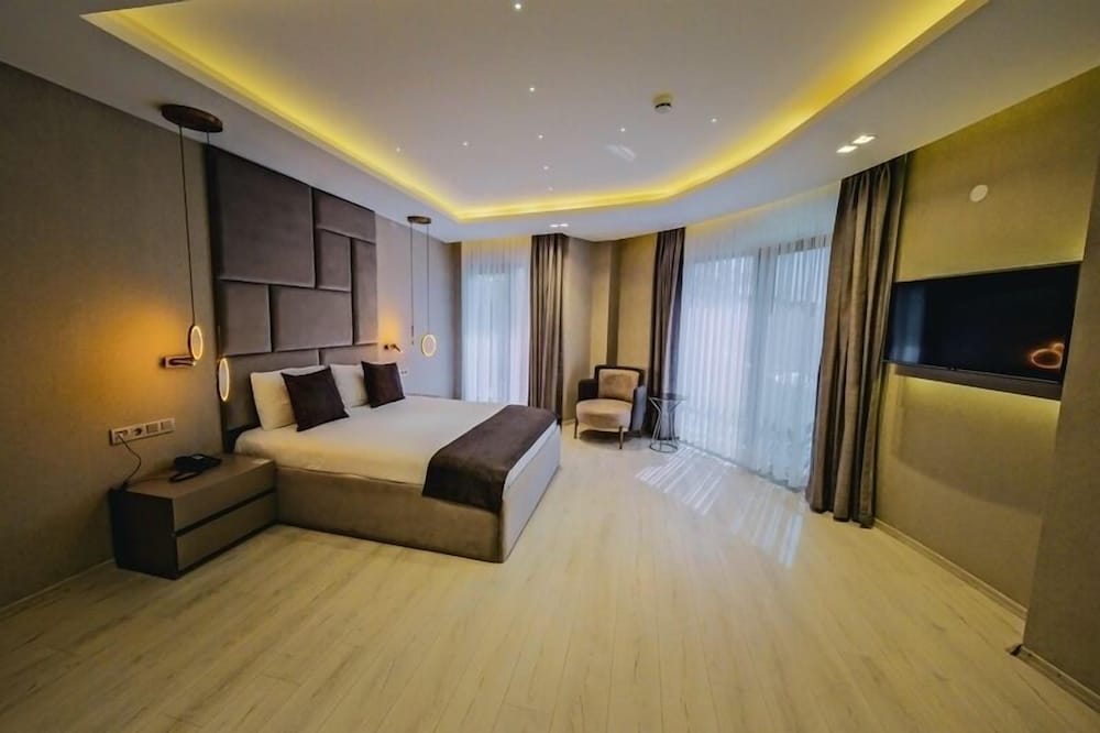 Superior Room, Pool View