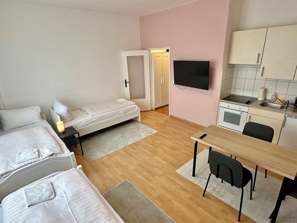 Standard Studio, 1 Bedroom (Excluding 85 Euro Cleaning Fee) photo 2