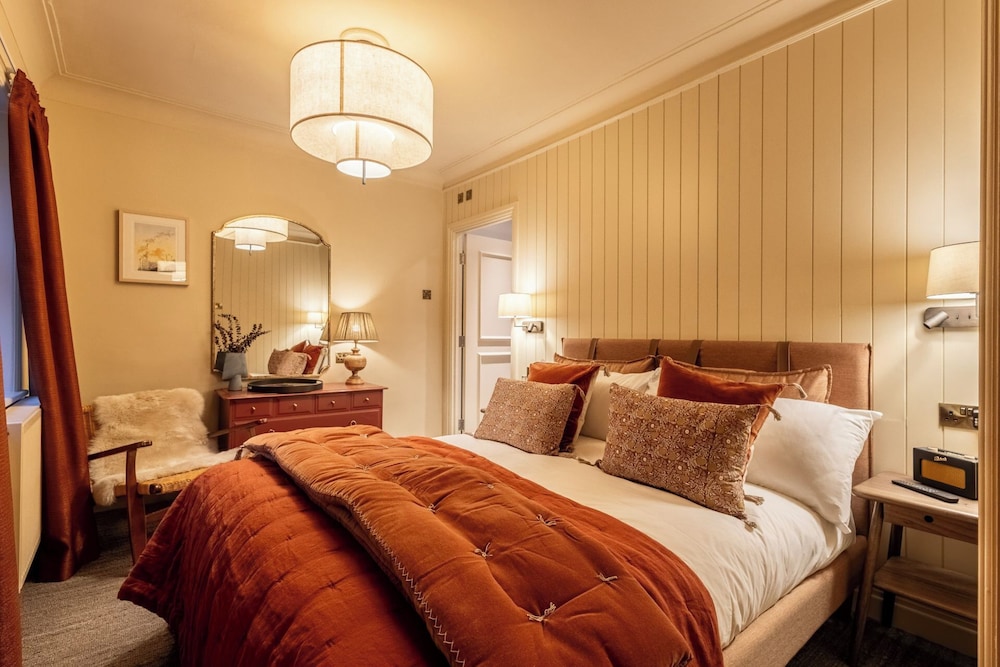 Pinewood Suite photo 1