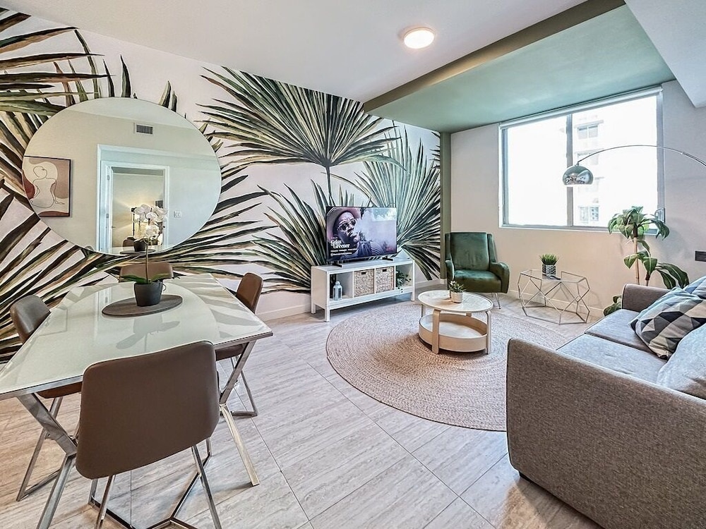 Deluxe Condo, Sea View photo 3