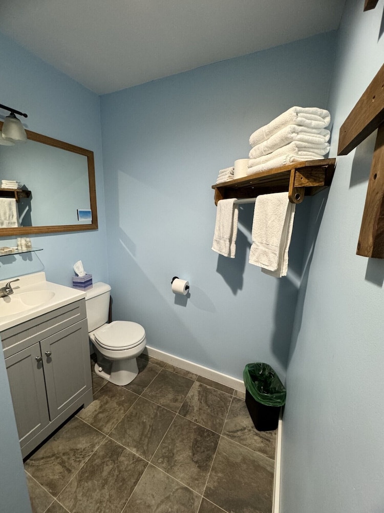 Room, 4 Twin Beds (Second floor, stairway access only) photo 3