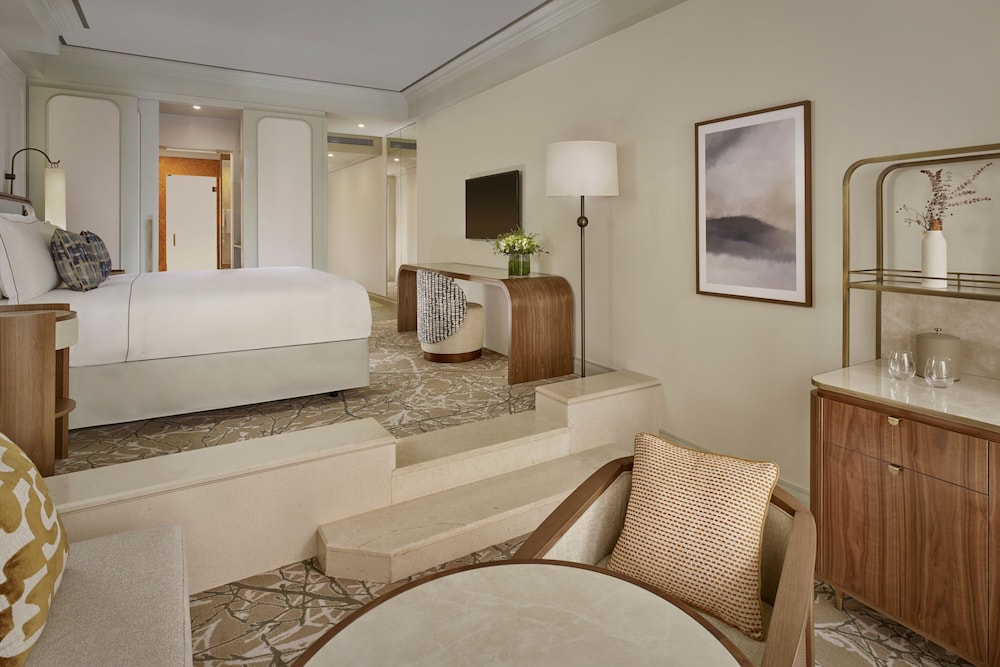 Junior Suite with Balcony (Non Smoking) thumbnail 5