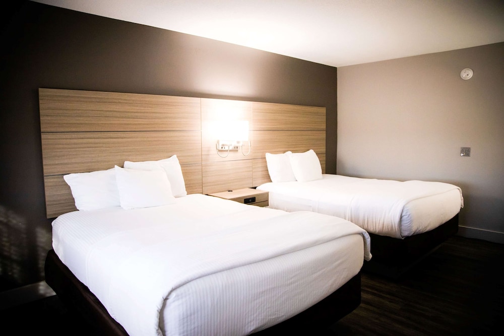 Room, 2 Queen Beds, Non Smoking - Photo 1