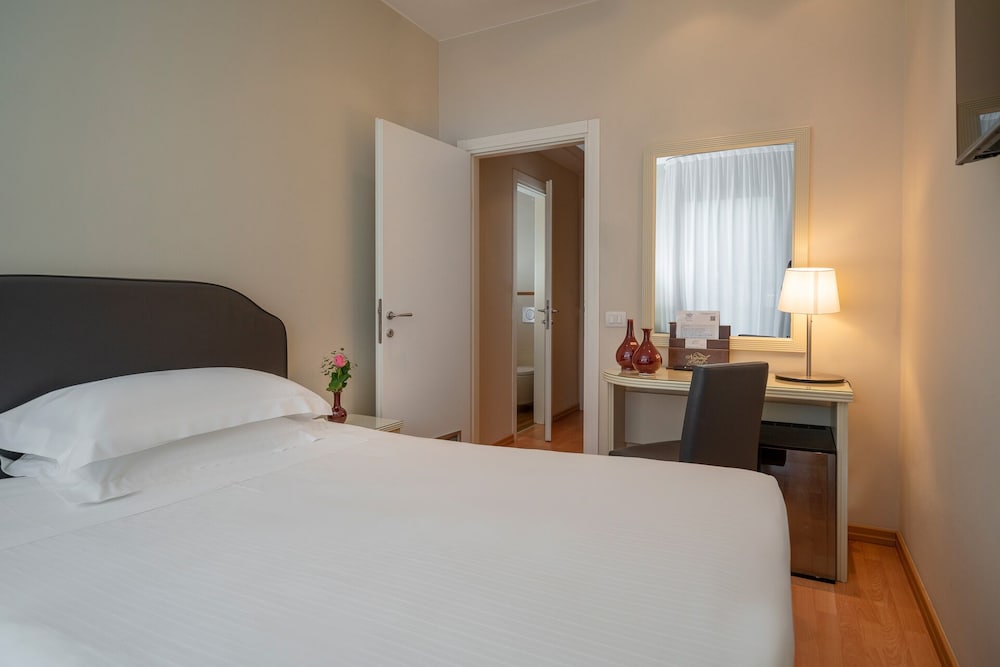 Economy Double Room Single Use, 1 Large Twin Bed