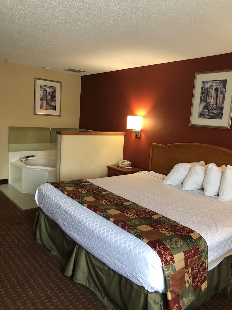 Premium Room, 1 King Bed, Smoking, Jetted Tub