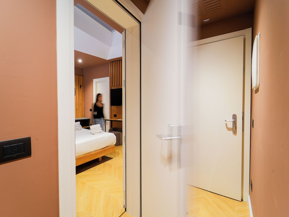 Comfort Room, Multiple Beds, Non Smoking - Photo 4