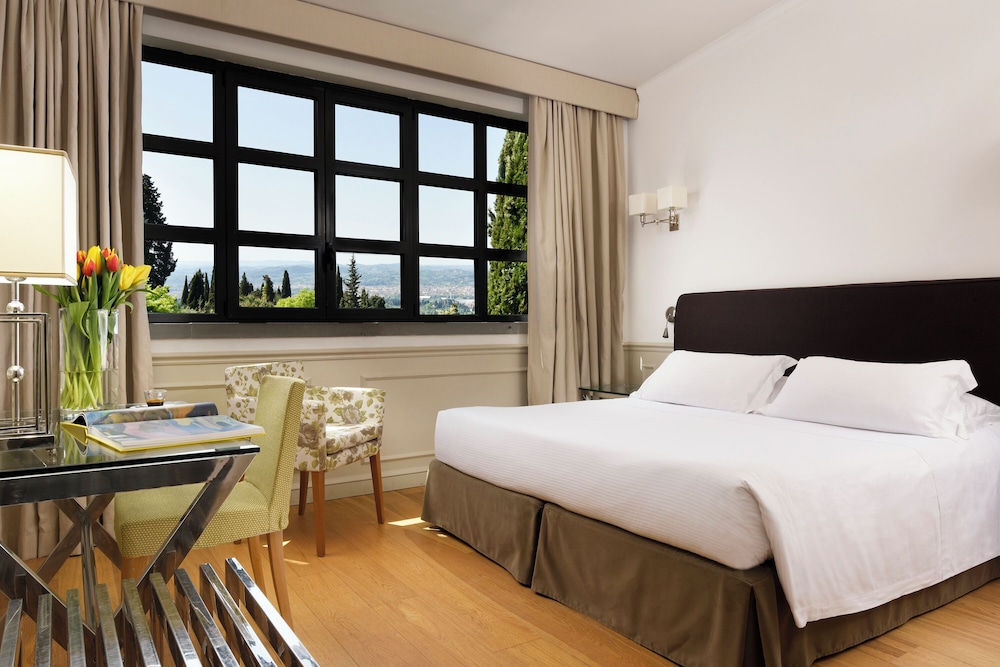 Deluxe Room - Photo 1