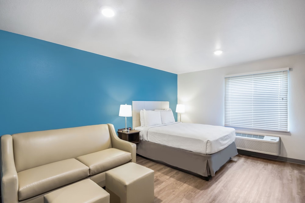 Room, 1 Queen Bed, Accessible, Non Smoking (Sofa) photo 2