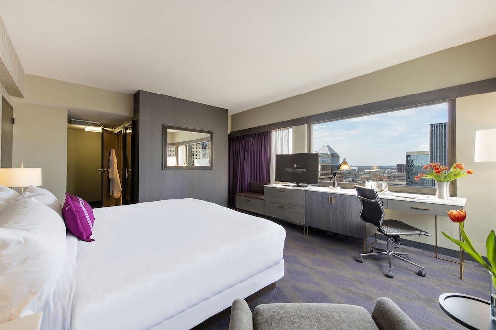 Classic Room, 1 King Bed, Accessible, River View (Private Access) photo 2