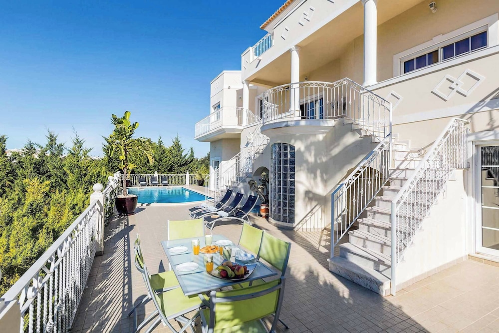 Villa (5 Bedrooms)