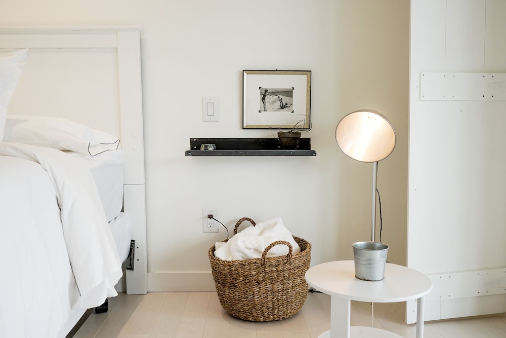 Premium Room, 1 King Bed photo 3